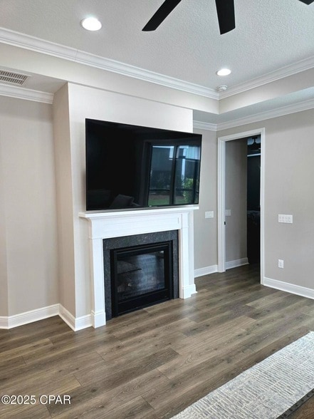 Foto del edificio - 8645 Weekend Dr