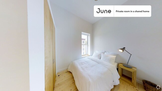 Building Photo - Private bedroom in 5 bed/2 bath Home