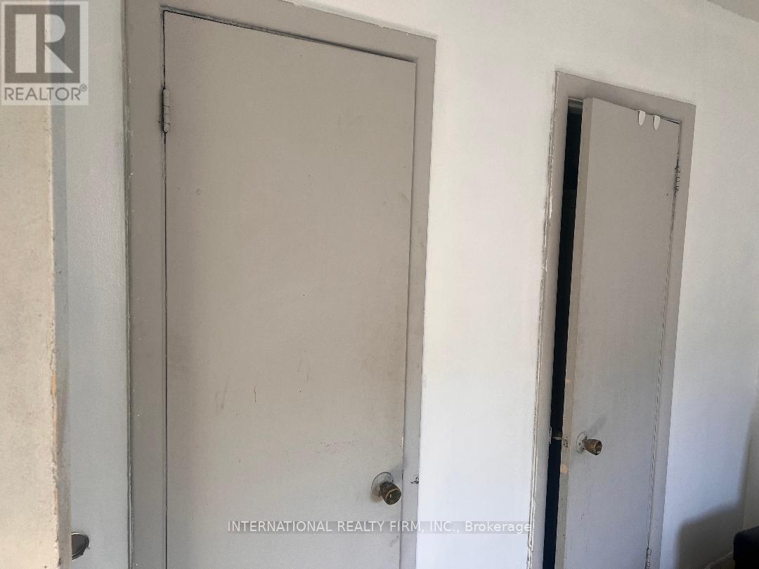 Photo du bâtiment - 2034 Weston Rd