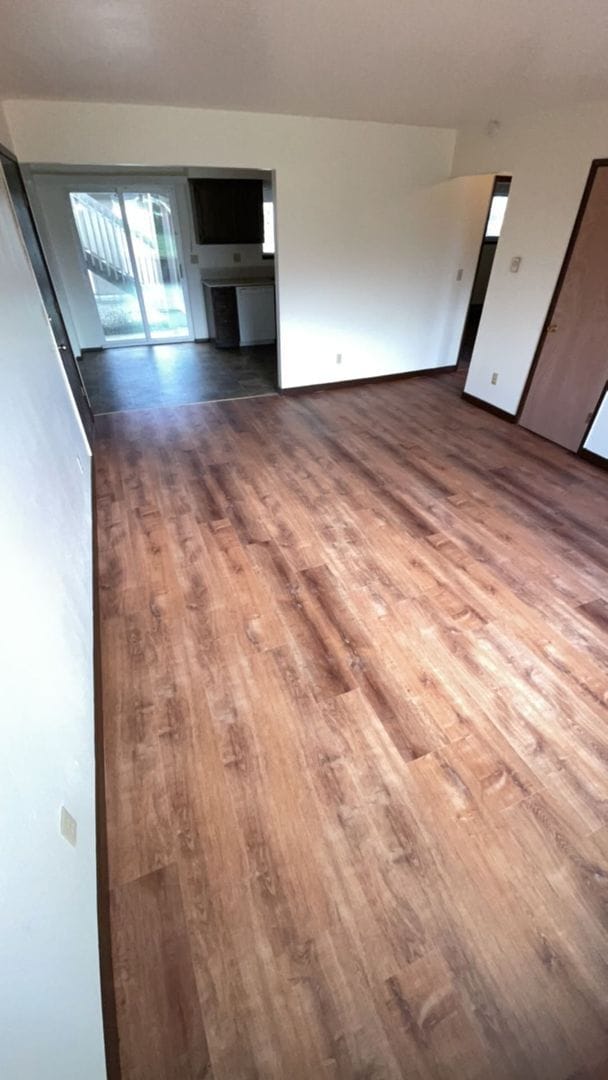 Foto del edificio - 402 Arland Ave W