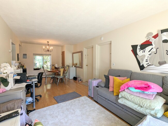 Foto del edificio - 998 Massachusetts Ave