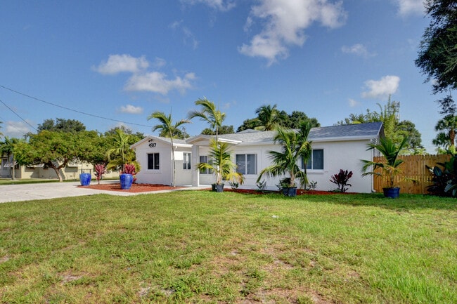 Building Photo - 4587  Belvedere Road  Haverhill Fl 33415