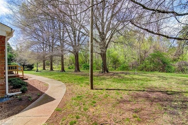 Building Photo - 301 E Lake Dr