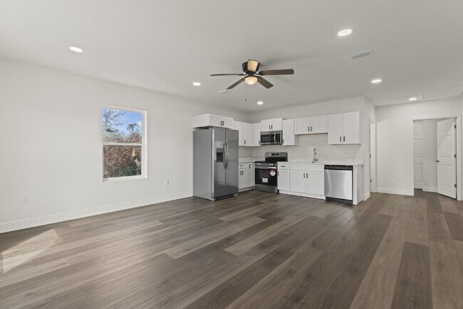 Foto del edificio - 148 Claire Ave