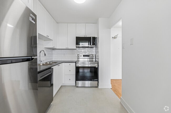 Interior Photo - 18 Steeles Avenue East