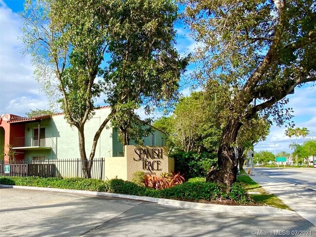 Building Photo - 10788 N Kendall Dr