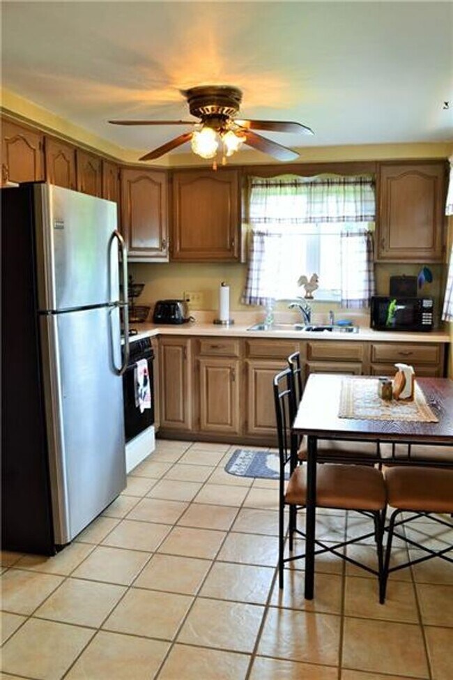Building Photo - 5Bed | 2bath Home in West Mifflin, PA