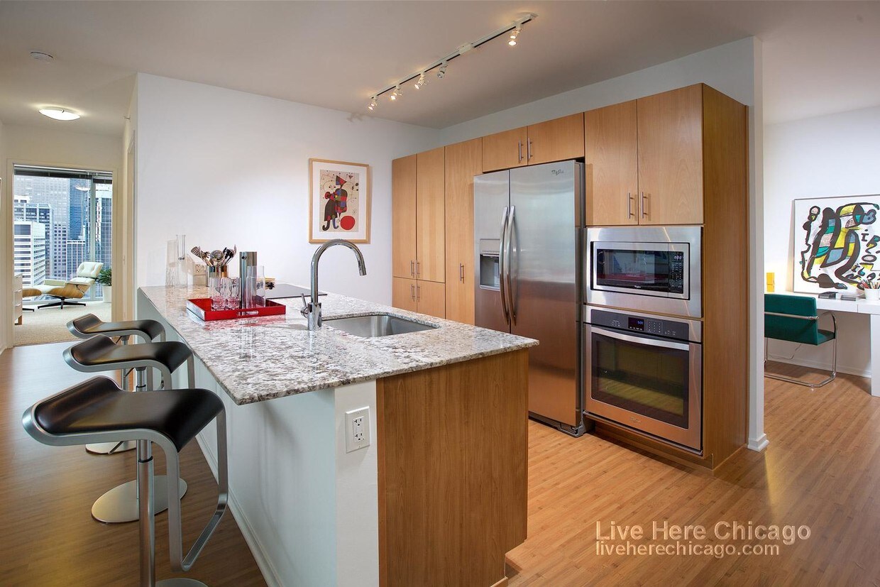 Primary Photo - 210 E Illinois St