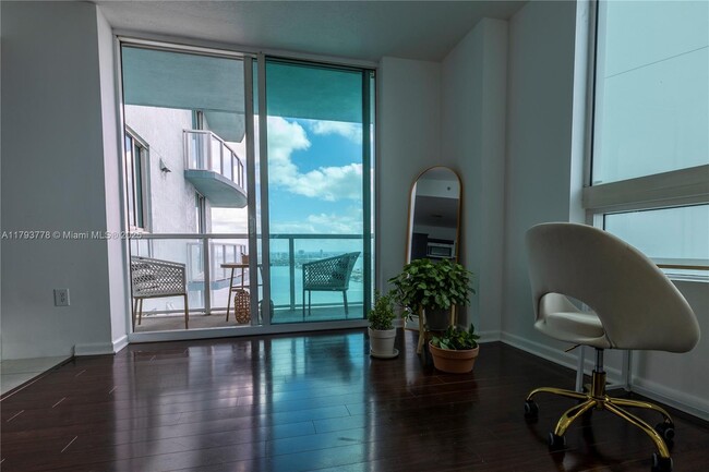 Foto del edificio - 1900 N Bayshore Dr