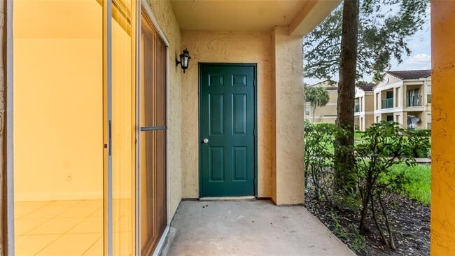 Building Photo - 875 Riverside Dr
