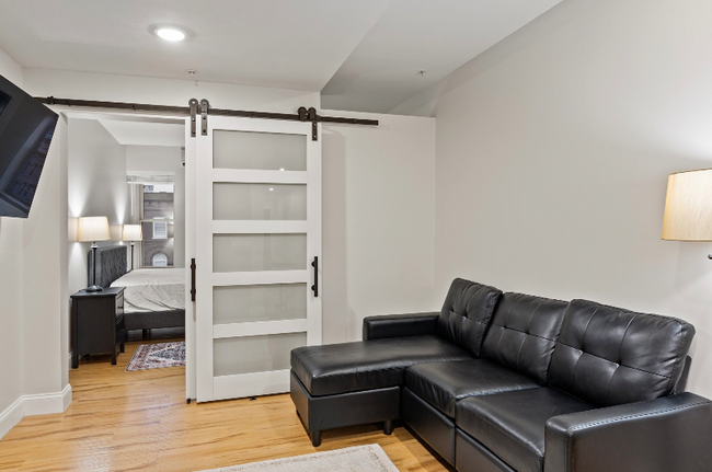 Building Photo - 1361 Elm St