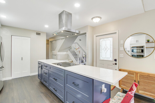 Building Photo - 1004 Summerwinds Ln