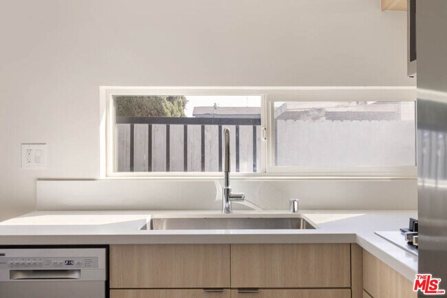 Foto del edificio - 5456 Barton Ave