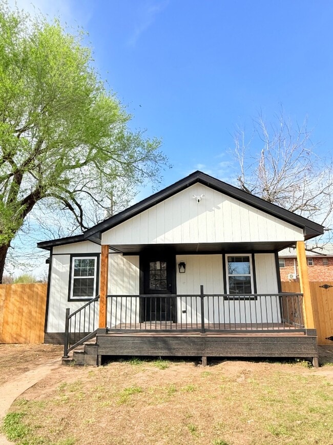 Photo - 5909 NW 40th St House