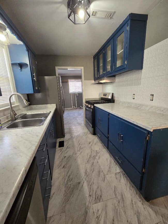 Building Photo - 405 N 11th St