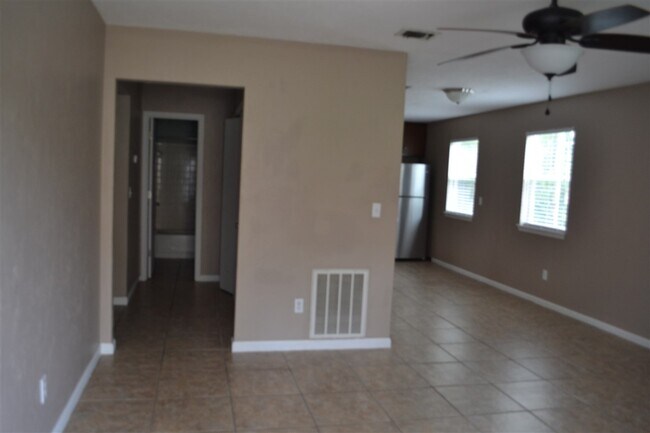 Building Photo - 285 Dixie Dr