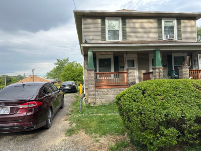 Primary Photo - 690 N Elizabeth St