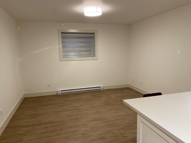 Photo du bâtiment - Basement 19811 75TH AVENUE