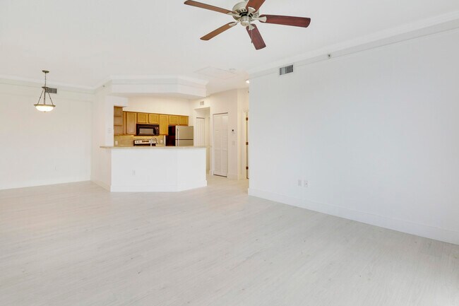 Building Photo - 9304 Myrtlewood Cir W
