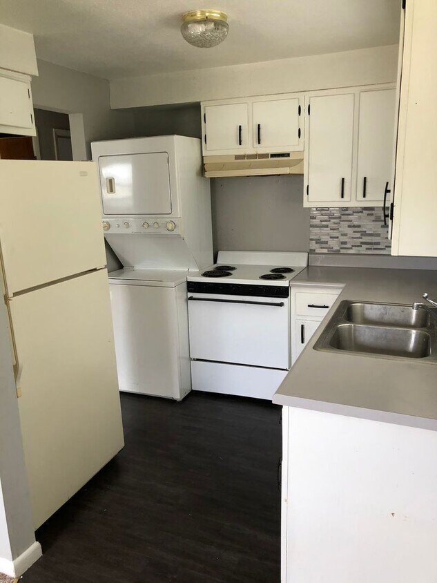 Foto principal - 320 W Barsi Blvd