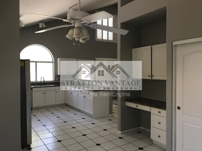 Foto del edificio - 4740 E Desert Ln
