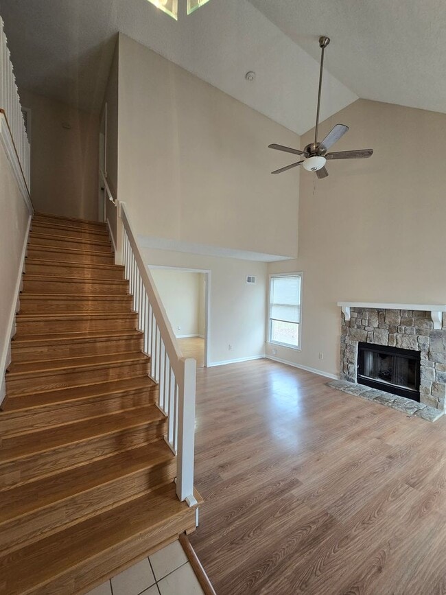 Building Photo - 6642 W 152nd St