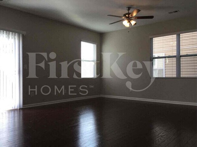 Foto del edificio - 515 Knothole Ln