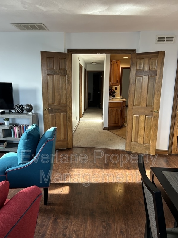 Foto del edificio - 65 E Cedar St