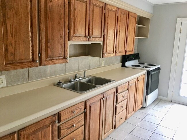 Building Photo - Great House 4 bedroom 2 bath house