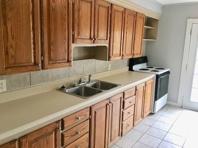Foto del edificio - Great House 4 bedroom 2 bath house