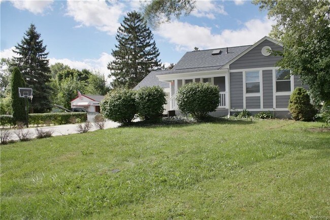 Building Photo - 42755 Utica Rd