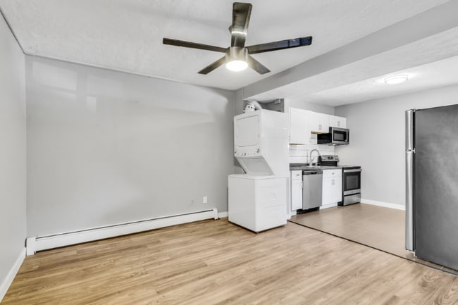 Building Photo - 825 12th St
