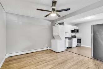 Building Photo - 825 12th St