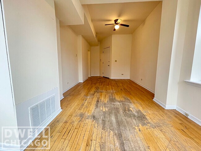 Foto del edificio - 2323 N Kedzie Blvd