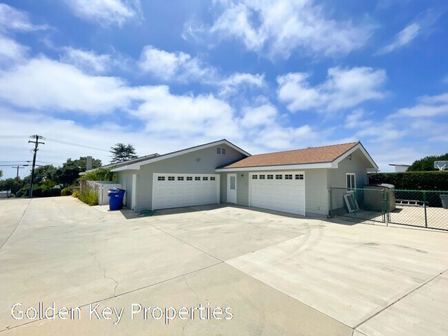 Building Photo - Beautiful ocean-view home located in the h...