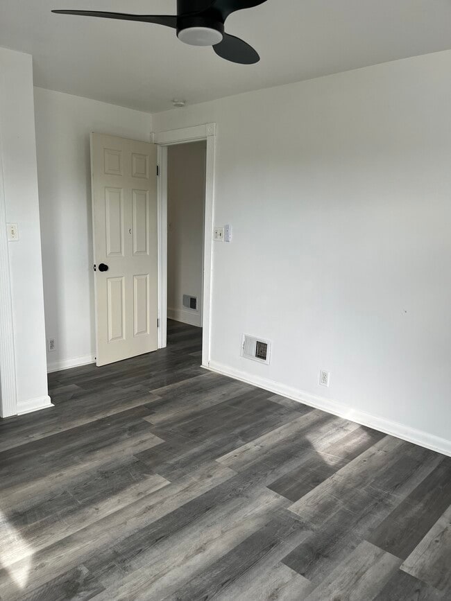 Building Photo - 337 Saint Lawrence Ave