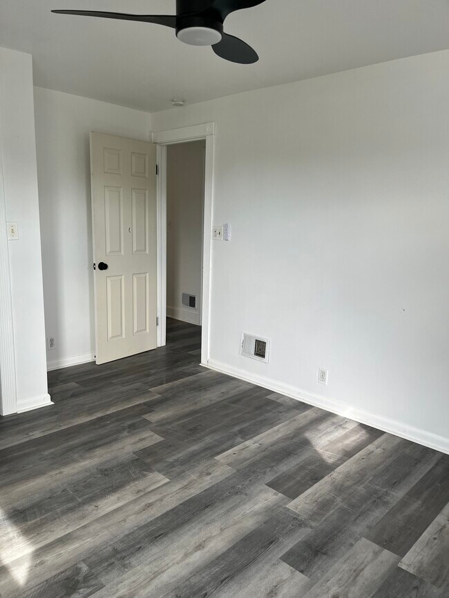 Foto del edificio - 337 Saint Lawrence Ave