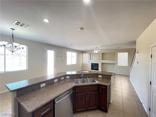Foto del edificio - 471 Foster Springs Rd