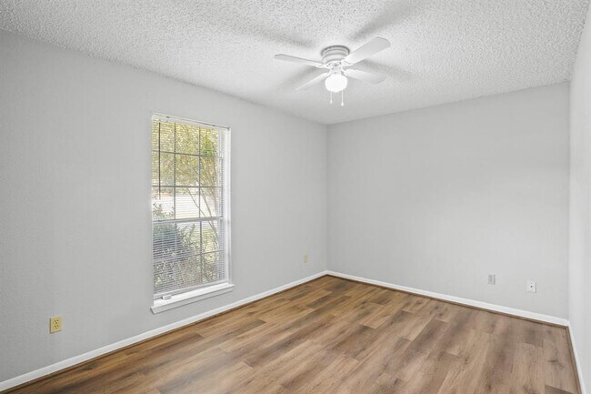 Building Photo - 2819 Kettle Run Dr