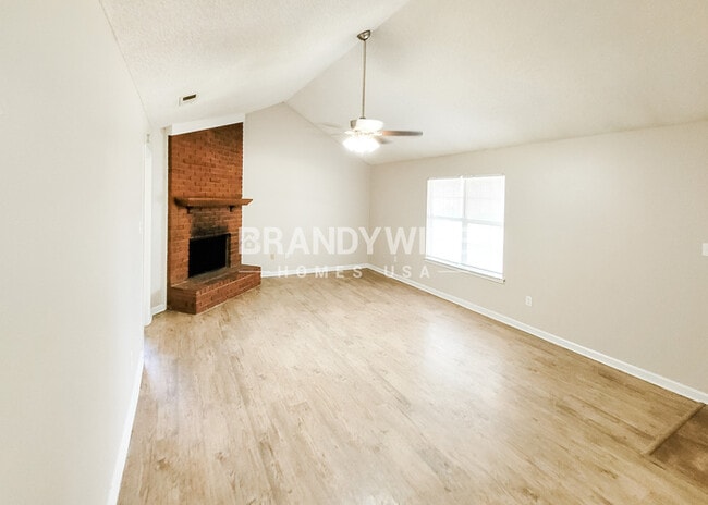Foto del edificio - 4702 Crestfield Rd