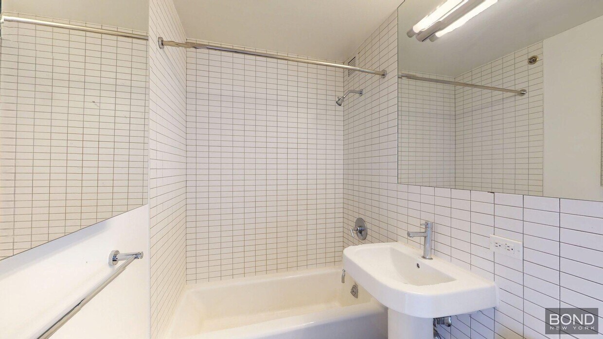 Building Photo - 222 E 39th St