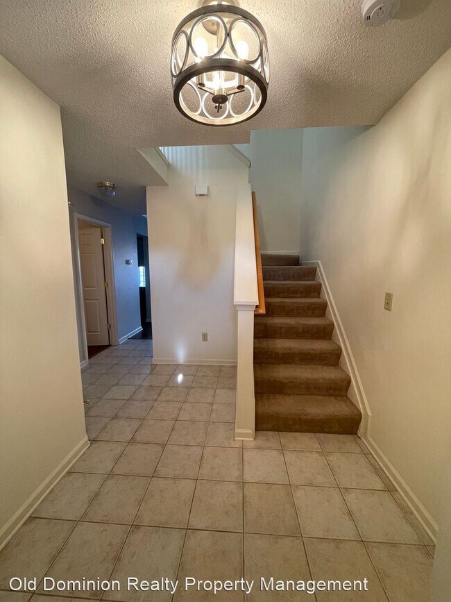 Building Photo - 3 br, 2.5 bath House - 2464 Twin Gables Court