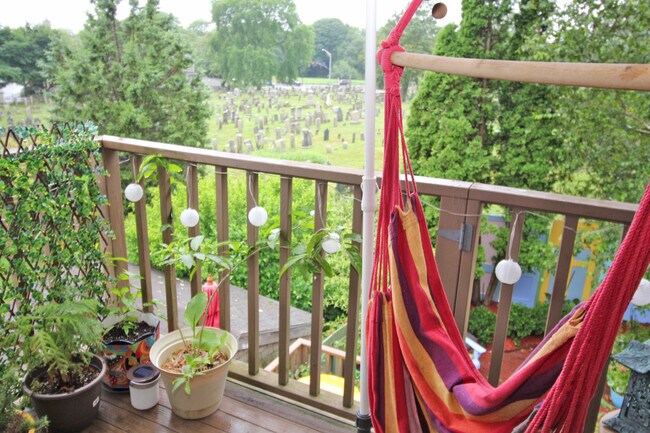 Balcony - 10 1/2 Warner St