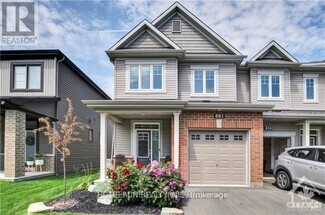 Building Photo - 661 Lauraleaf Cres
