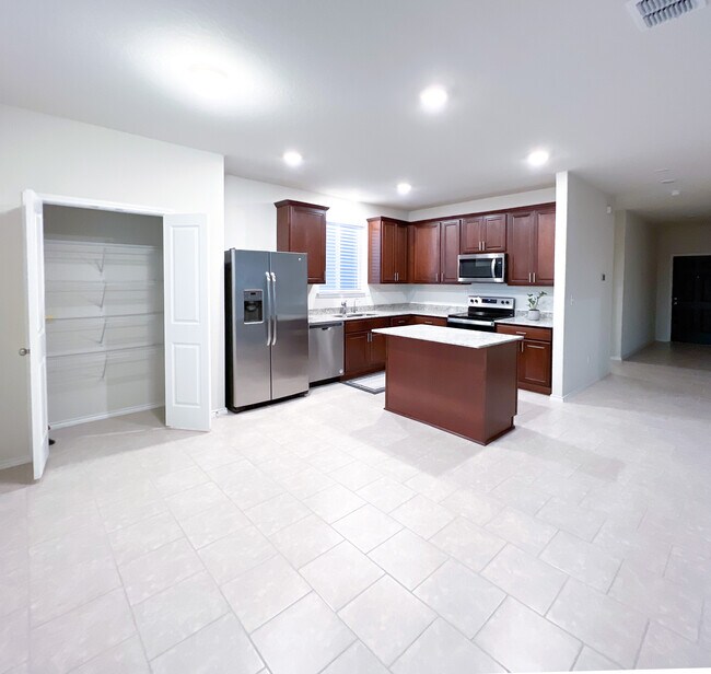 Gourmet Kitchen - 7029 Lions Park