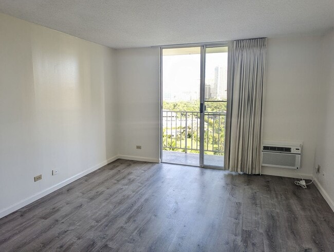 1329 - 1329 Apartment