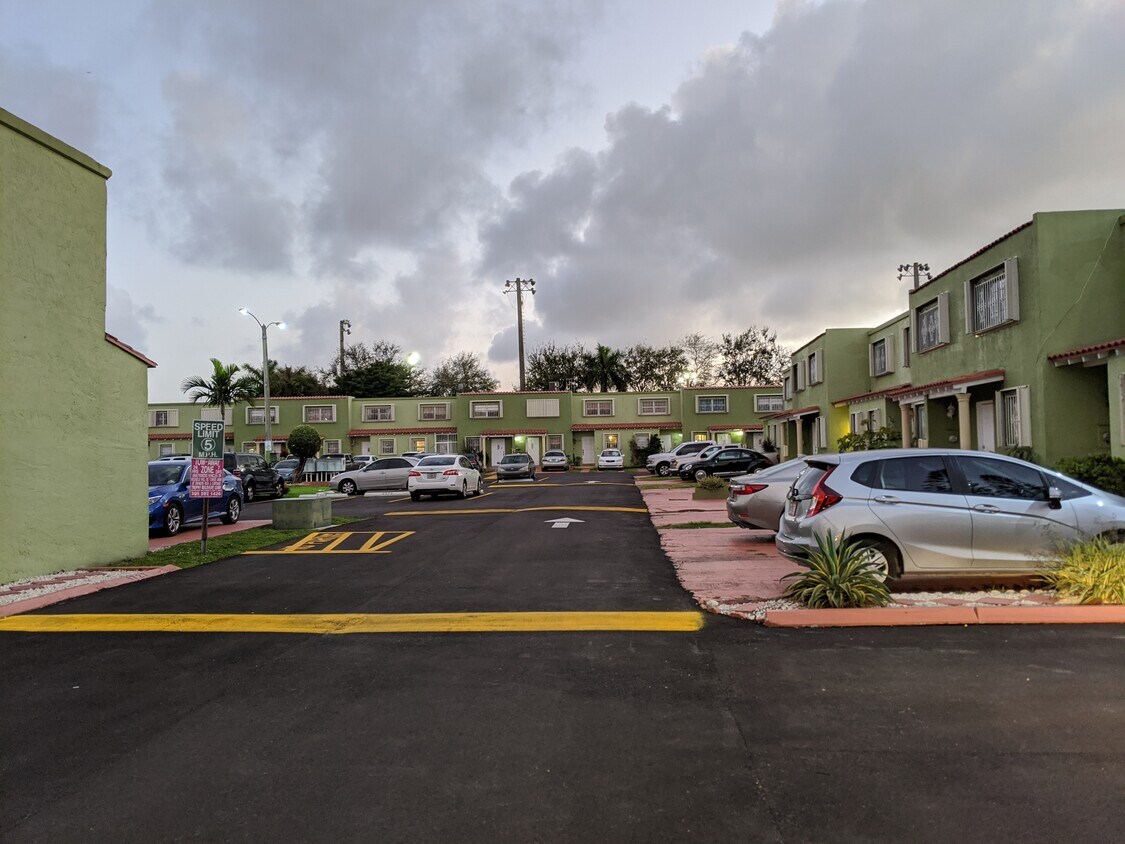 5576 W 17th Ct, Hialeah, FL 33012 Townhouse for Rent in Hialeah, FL