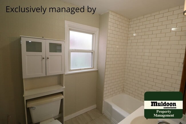 Foto del edificio - Adorable 1.5 Story Home - Pets Ok! Nicely Remodeled!