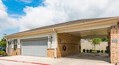 Building Photo - 2101 Kingsley Dr