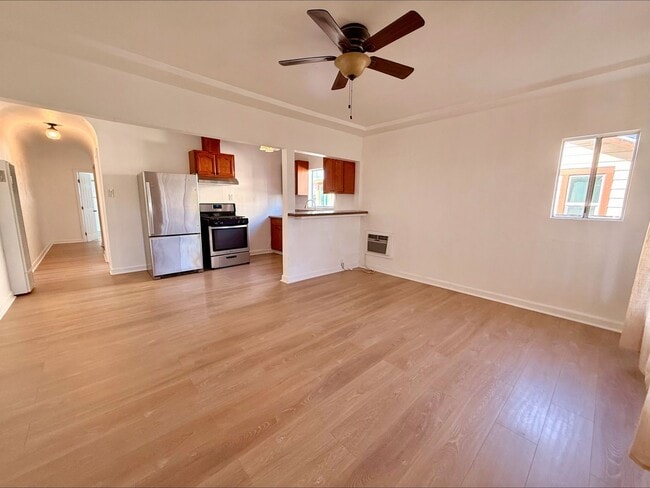 Building Photo - 3659 6th Ave